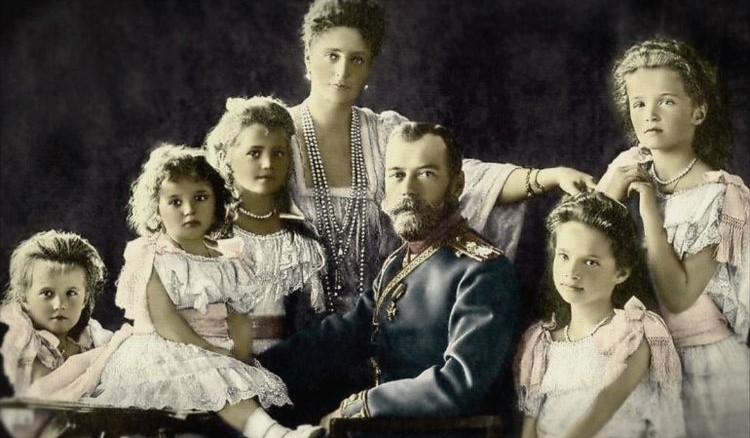 За что прославили в лике святых императора Николая II и его семью